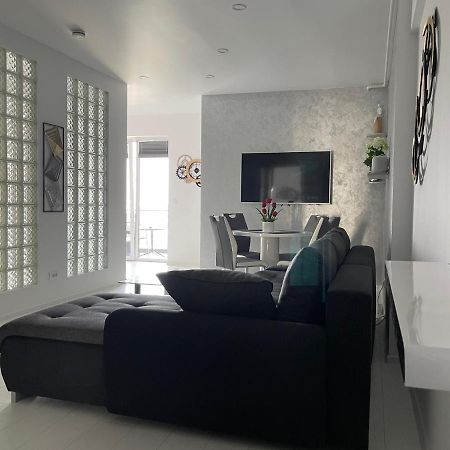 Luxury Westpark 2-Room Apartment Lakeview W5 บูคาเรสต์ ภายนอก รูปภาพ