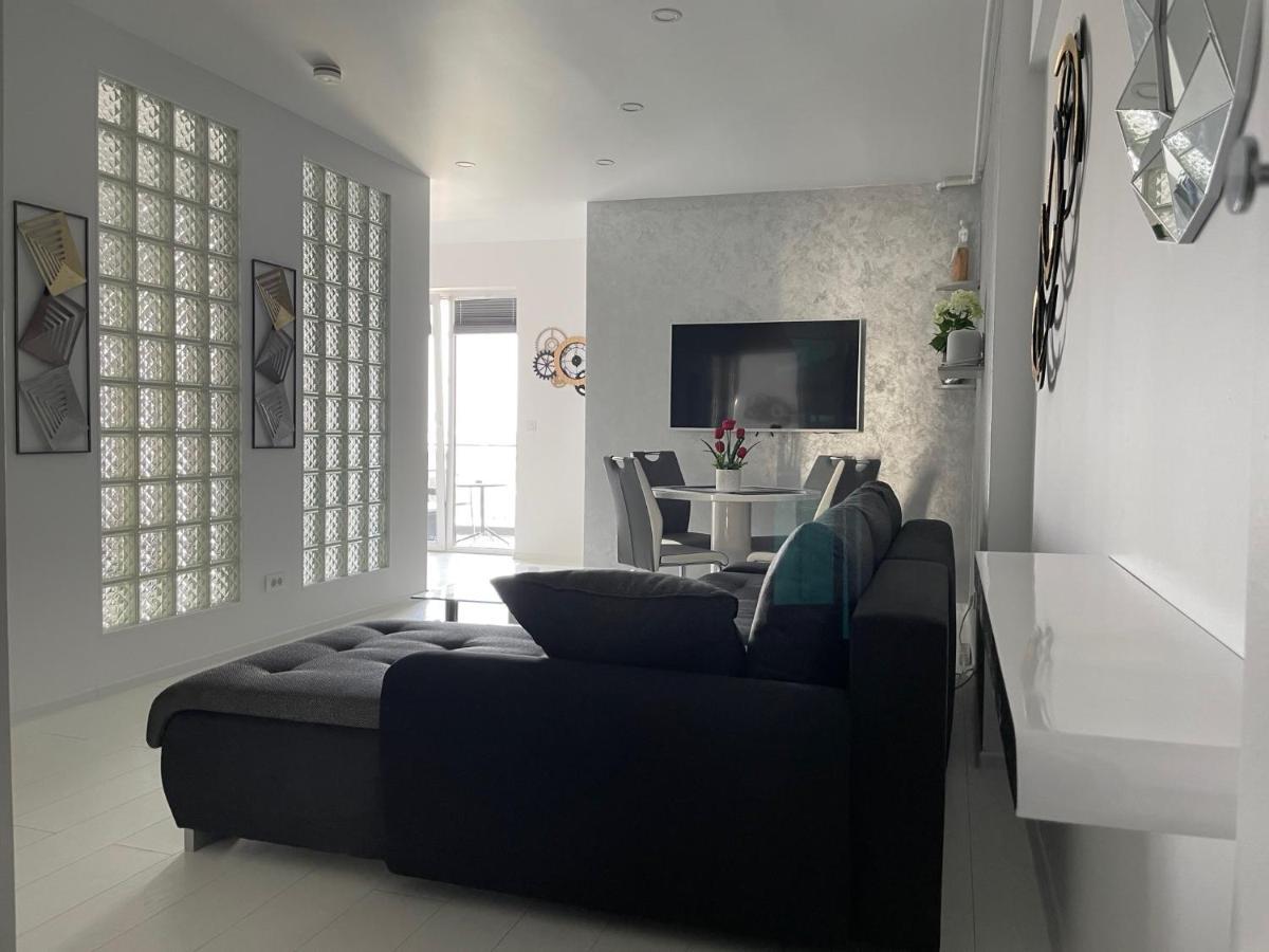 Luxury Westpark 2-Room Apartment Lakeview W5 บูคาเรสต์ ภายนอก รูปภาพ