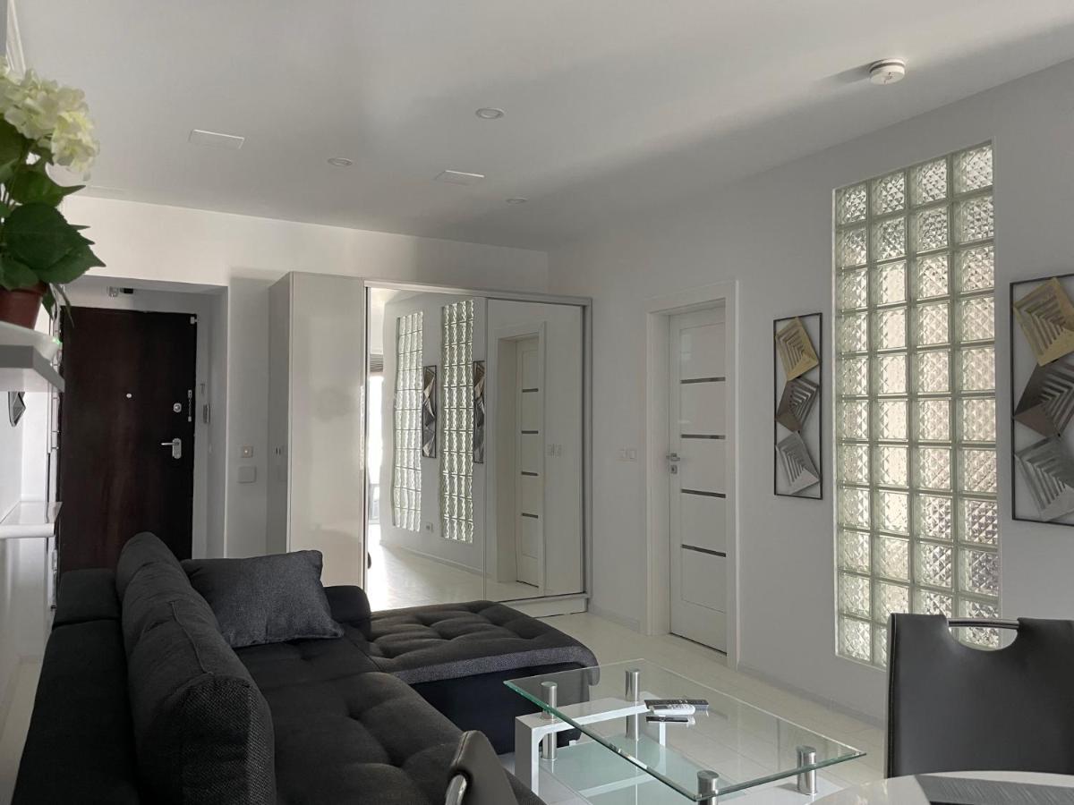 Luxury Westpark 2-Room Apartment Lakeview W5 บูคาเรสต์ ภายนอก รูปภาพ