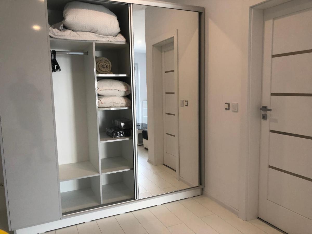 Luxury Westpark 2-Room Apartment Lakeview W5 บูคาเรสต์ ภายนอก รูปภาพ